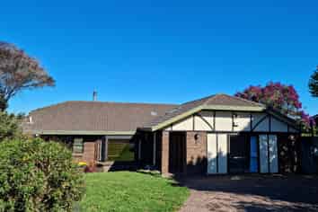 7 Kookaburra Place, Botany Downs
