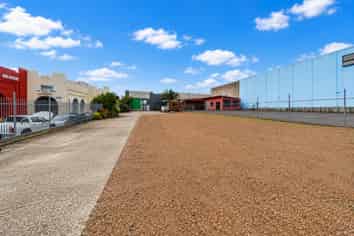 1,002m² Car Yard with Excellent Profile