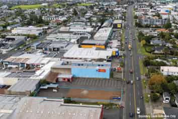 1,002m² Car Yard with Excellent Profile