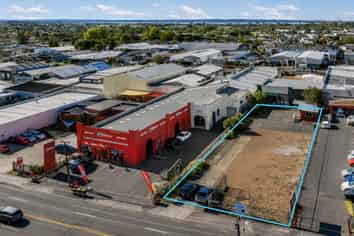 1,002m² Car Yard with Excellent Profile