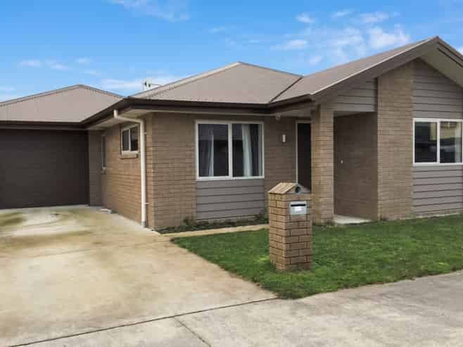 25 Landmark Court, Huntington