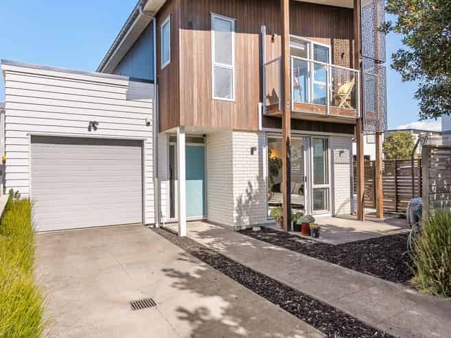 91 Glidepath Road, Hobsonville
