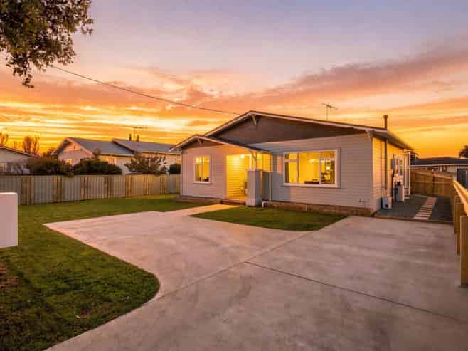 14 Moore Avenue, Tawhero