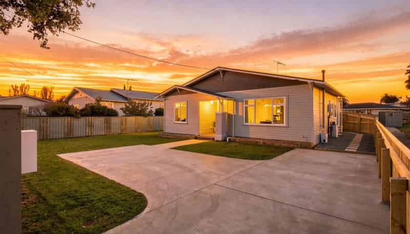 14 Moore Avenue, Tawhero