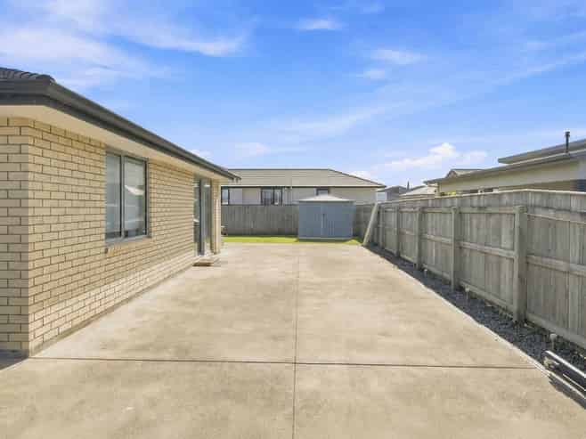 18 Simon Street, Tawhero
