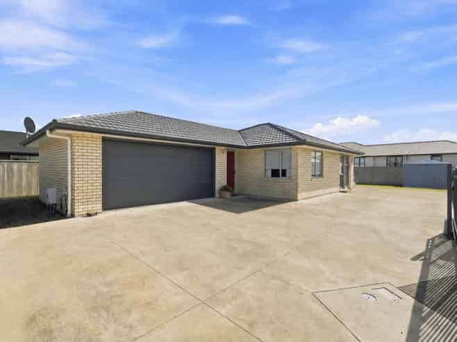 18 Simon Street, Tawhero