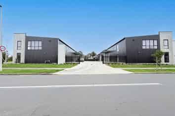 BRAND NEW 375M² HIGH QUALITY UNIT FOR URGENT SALE
