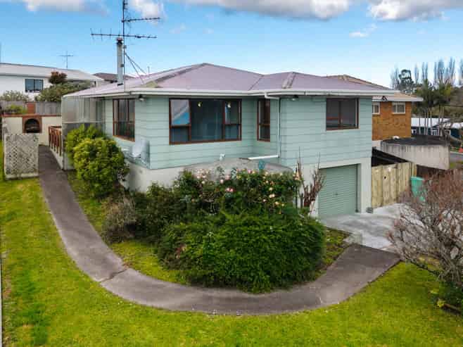 336 Whangaparaoa Road, Stanmore Bay