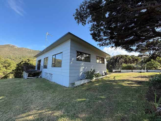 6 Iona Road, Great Barrier Island