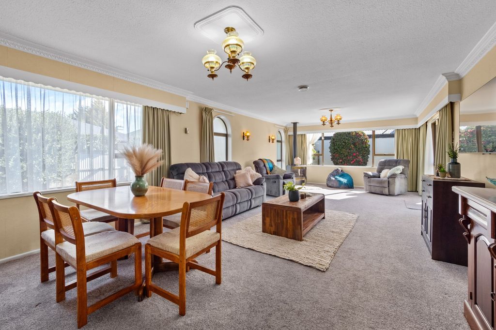 Fantastic space - three bedrooms 4