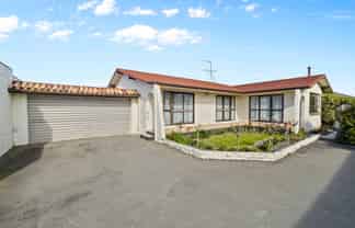 2/282 Tancred Street, Ashburton