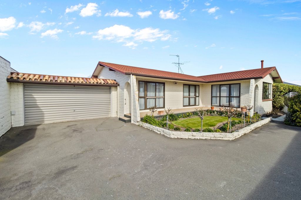 Fantastic space - three bedrooms 1