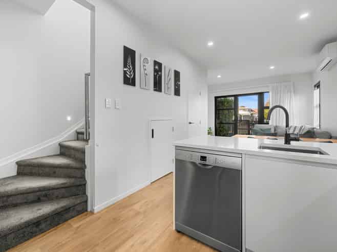 2/89 Beach Road, Te Atatu Peninsula