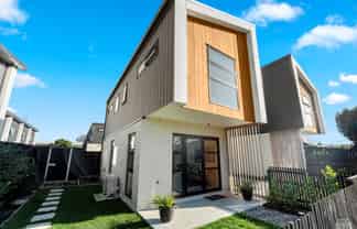 2/89 Beach Road, Te Atatu Peninsula
