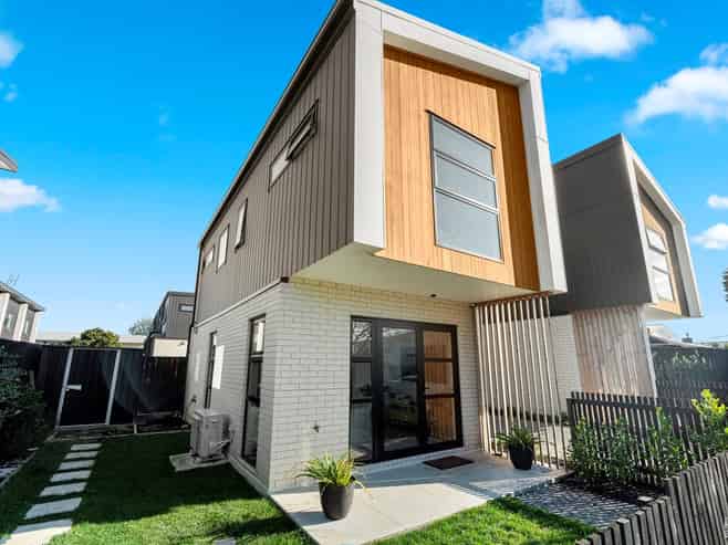 2/89 Beach Road, Te Atatu Peninsula