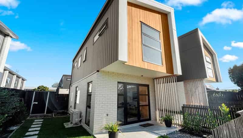 2/89 Beach Road, Te Atatu Peninsula