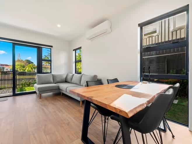 2/89 Beach Road, Te Atatu Peninsula