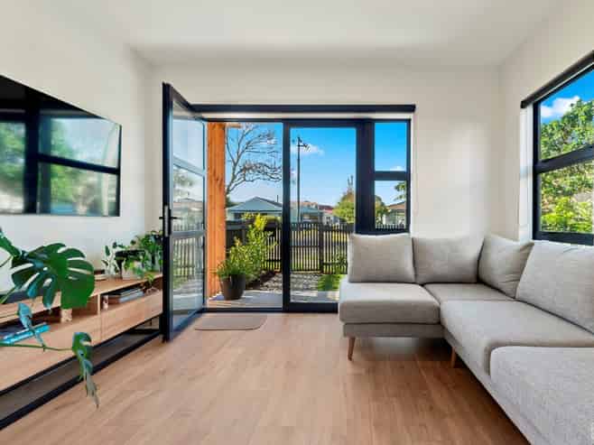 2/89 Beach Road, Te Atatu Peninsula