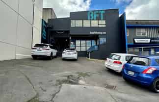 Versatile Grey Lynn standalone