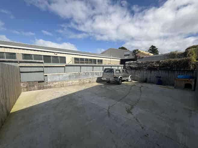 Refurbished 150sqm Warehouse + 120sqm Yard