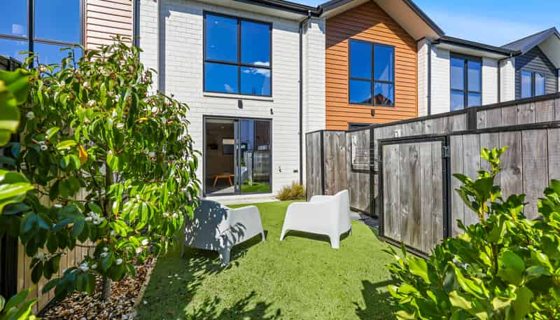 4/170 Don Buck Road, Massey