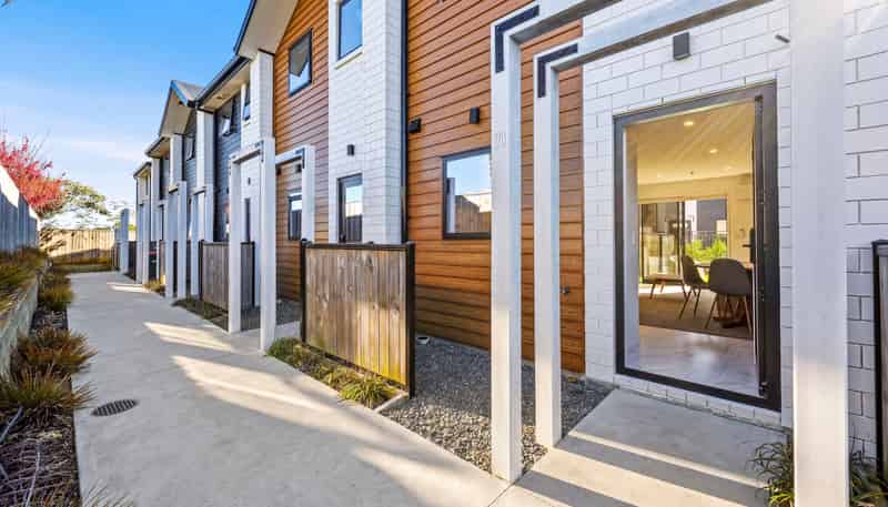 4/170 Don Buck Road, Massey