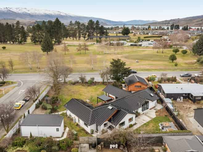 60 Neplusultra Street, Cromwell