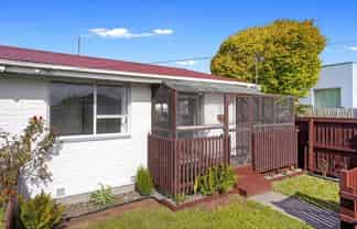 1/374 Pages Road, Aranui