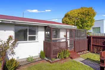 1/374 Pages Road, Aranui