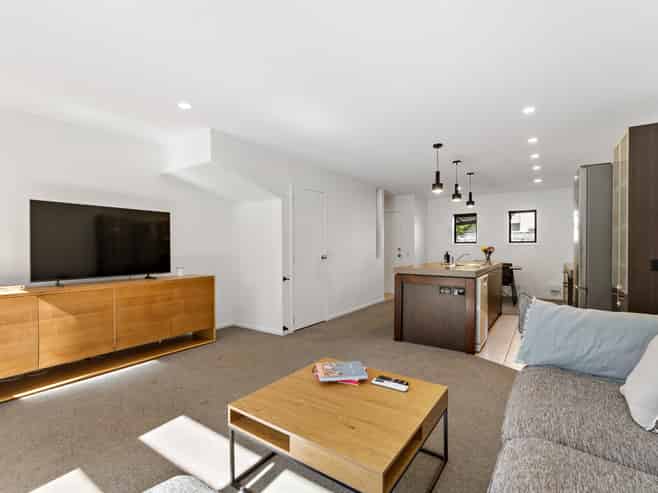 13/21 Hunters Park Drive, Three Kings