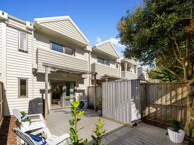 13/21 Hunters Park Drive, Three Kings