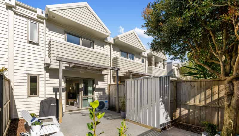13/21 Hunters Park Drive, Three Kings