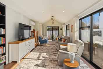 4 Founders Lane, Yaldhurst