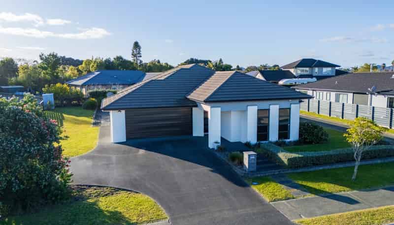 16 Stace Hopper Drive, One Tree Point