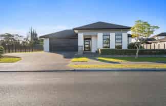 16 Stace Hopper Drive, One Tree Point