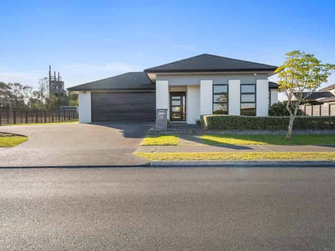 16 Stace Hopper Drive, One Tree Point