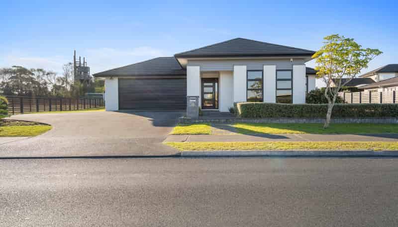 16 Stace Hopper Drive, One Tree Point