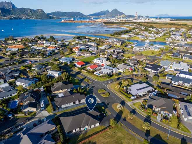16 Stace Hopper Drive, One Tree Point