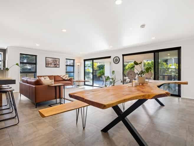 16 Stace Hopper Drive, One Tree Point