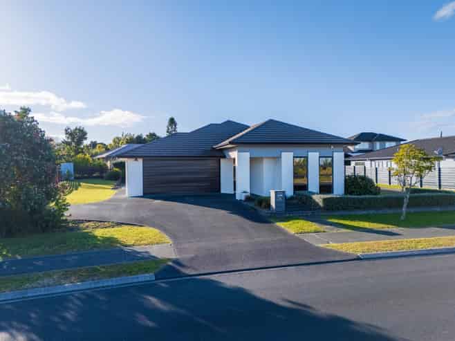 16 Stace Hopper Drive, One Tree Point