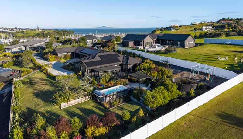5 Laguna Place, Matakatia