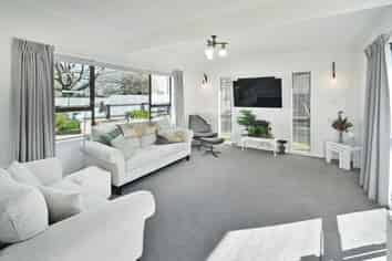 505 Poplar Place, Akina