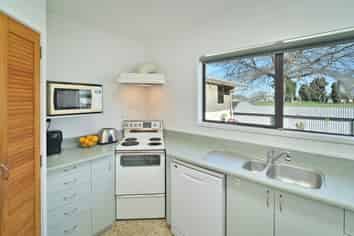 505 Poplar Place, Akina