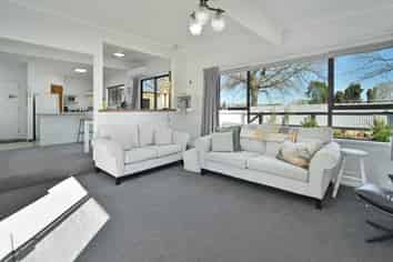 505 Poplar Place, Akina