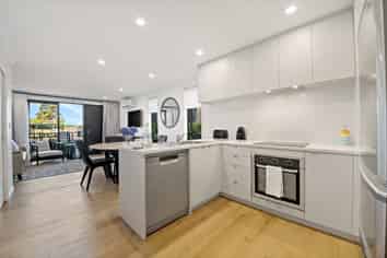 8 Patariki Way, Beach Haven