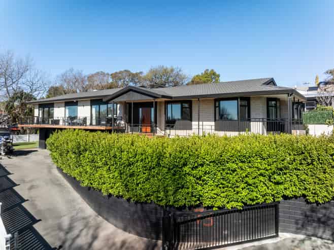 73 James Cook Street, Havelock North