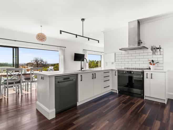 73 James Cook Street, Havelock North