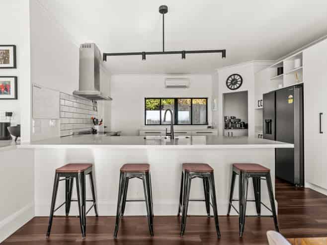 73 James Cook Street, Havelock North