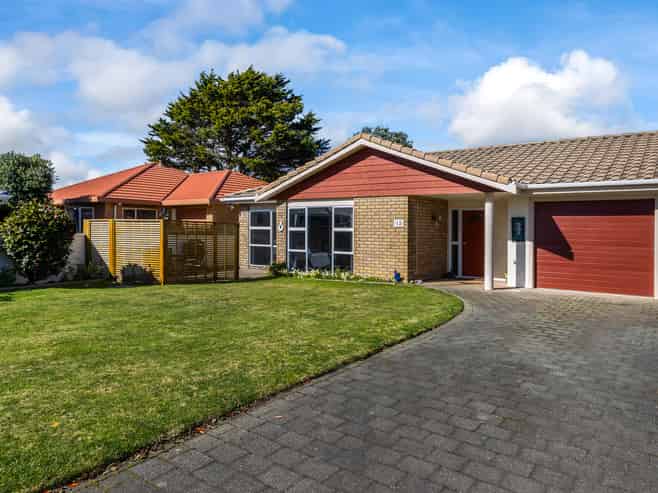 12 Manly Gardens, Paraparaumu Beach