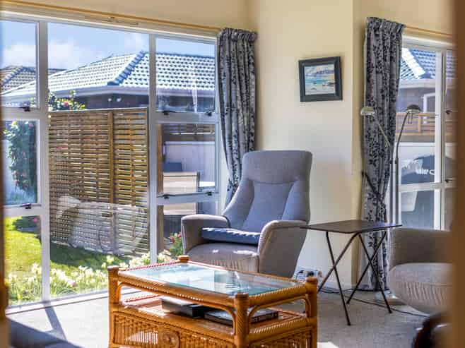 12 Manly Gardens, Paraparaumu Beach